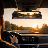 WOLFBOX montado en el coche con control por voz